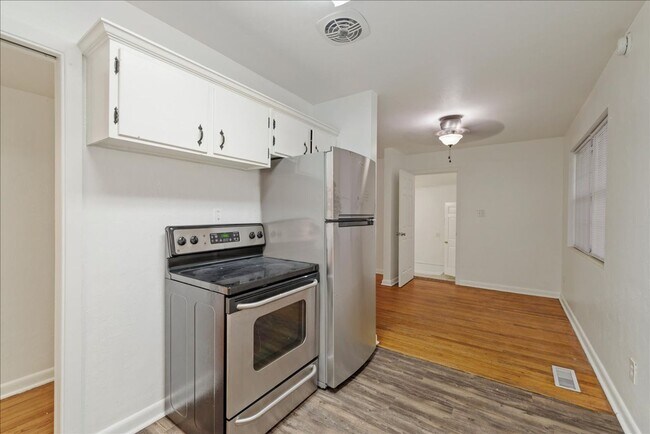 Photo - 1812 Honeysuckle Dr