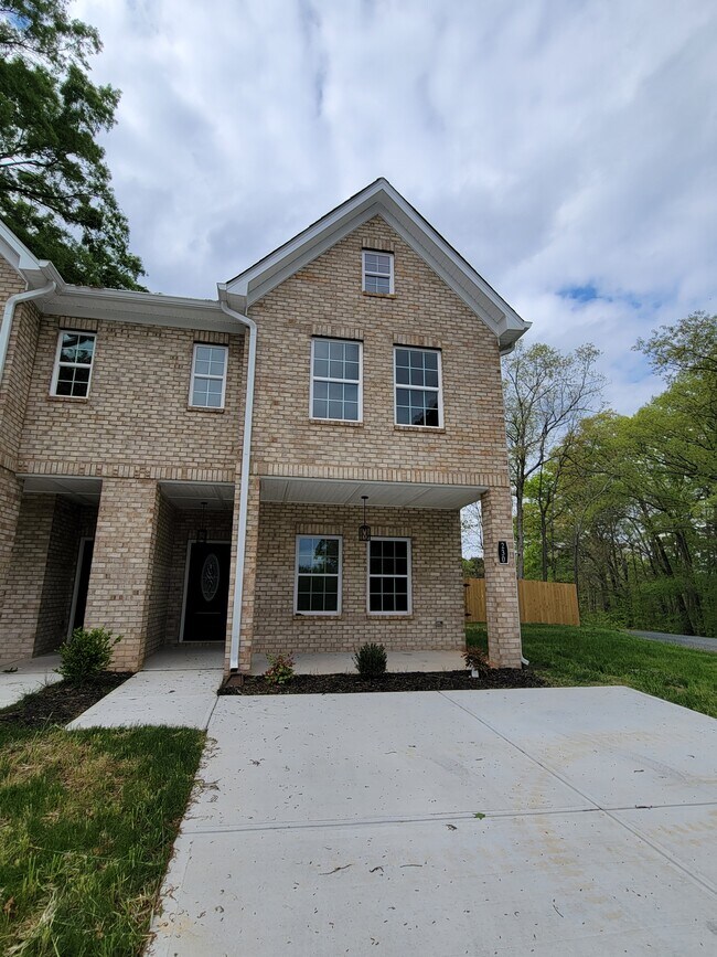 Photo - 230 Freedom Dr