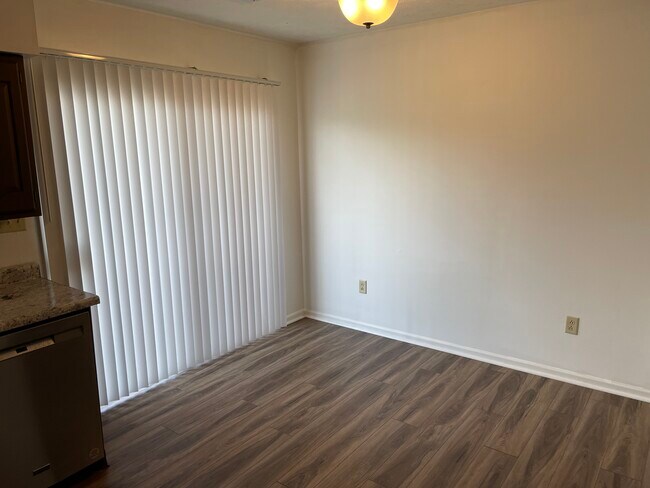 Dinning - 120 Highland Hills Dr Unit 3