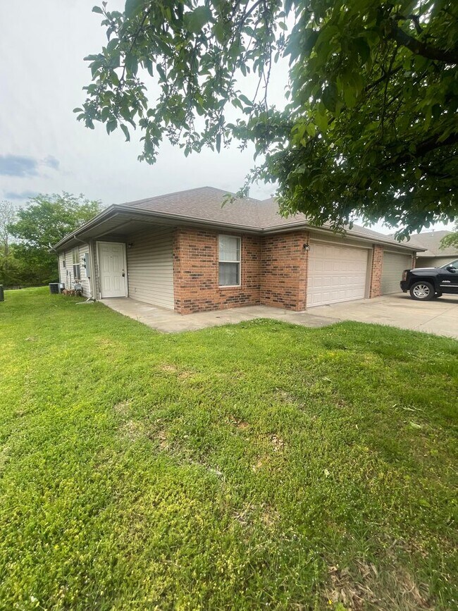 Photo - Beautiful 3 bedroom 2 full bath 2 car gara...