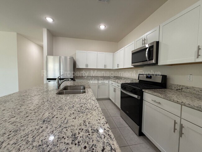 Photo - 19410 W Hazelwood St