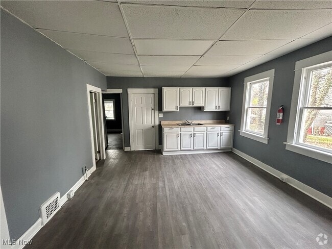 Building Photo - 10304 Shale Ave Unit Dwn Rental