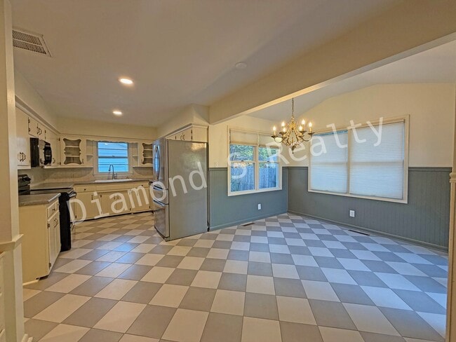 Photo - Southeast Springfield 3 Bedroom Home Avail...