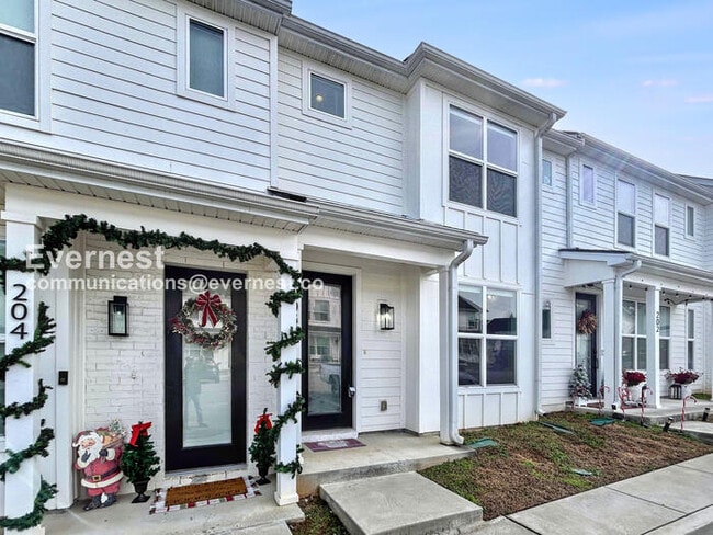 Photo - 203 Jeffries Wy