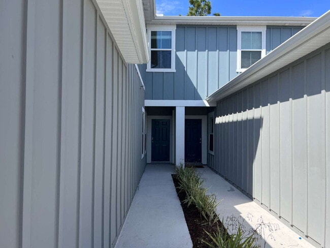 Photo - Charming 3-Bedroom Townhome for Rent in De...