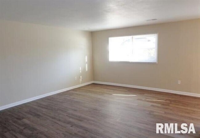 Photo - 5229 North Montclair Avenue Unit 2