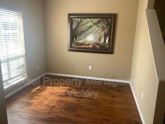 Photo - 1336 Royalty Dr