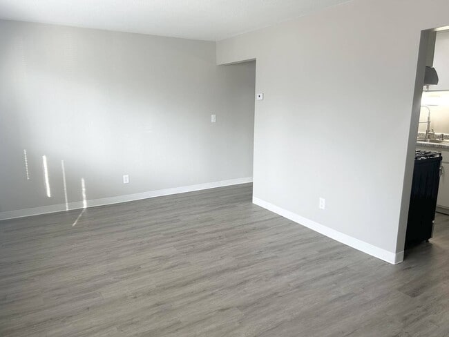 Richfield Square Apartments