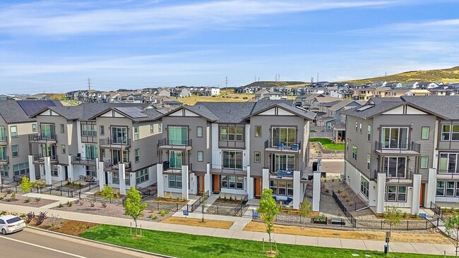 Building Photo - 10860 Lyric St