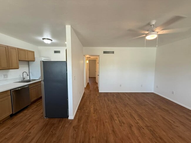 Photo - 1518 E Hedrick Dr