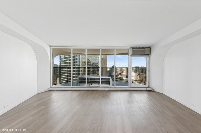 Photo - 300 N State St Unit 3827