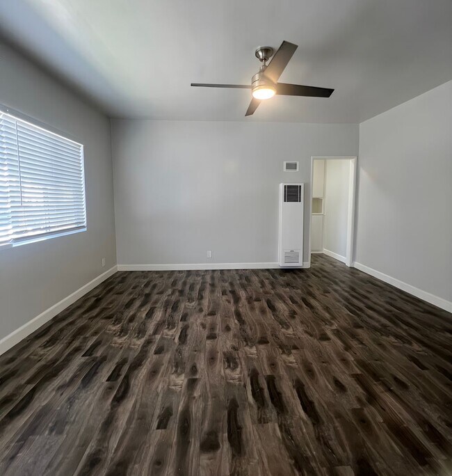 1554 E 21st St Unit 3