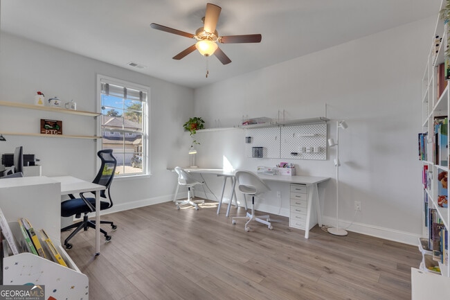 Photo - 411 Kinross Ln