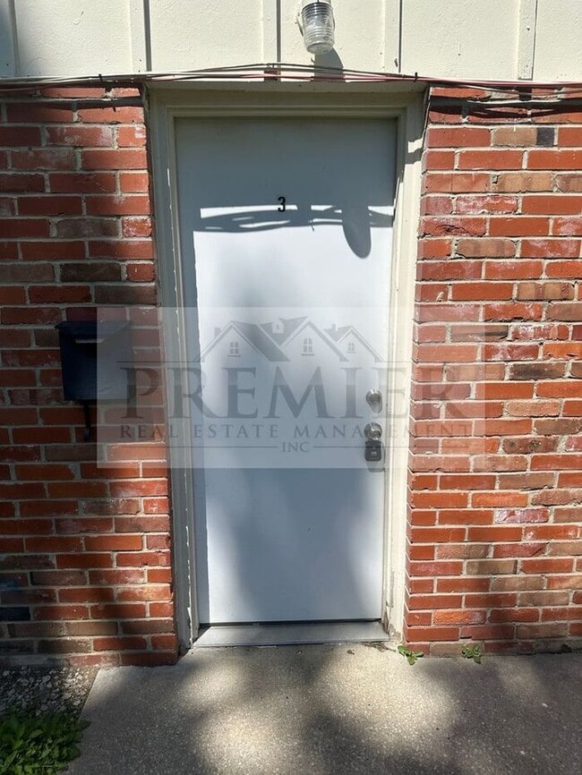 Photo - 308 N McKissock St