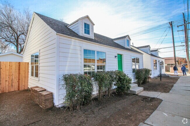 Building Photo - Remodeled 2 bedroom 2 bath Rental