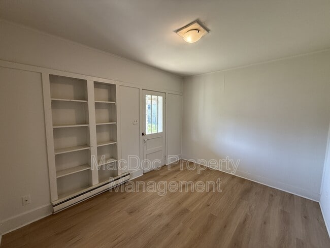 Photo - 303 Powell St