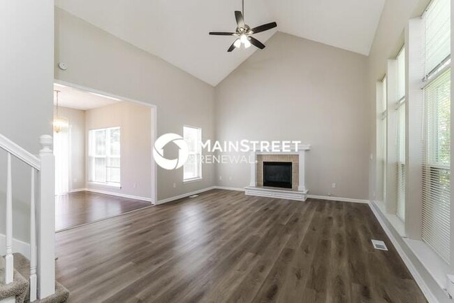 Photo - 3 Bedroom Pet-Friendly Home in Gardner, KS with Main Street Renewal