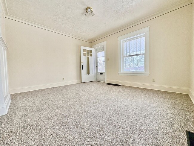 Photo - 1318 Lincoln Way East