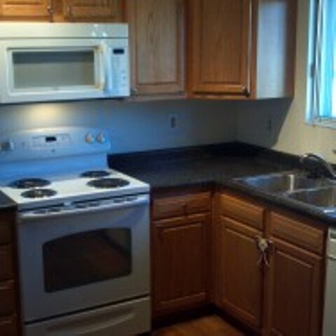 kitchen - Riverdale Apartments
