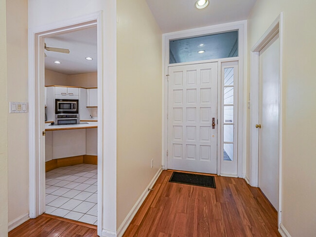 Photo - 131 Peppertree Dr