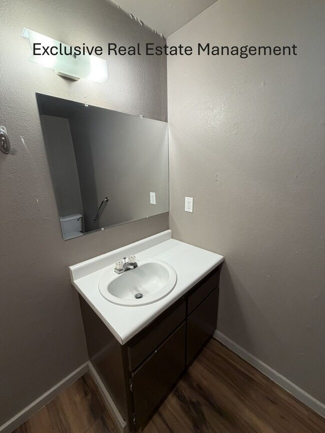 Photo - 608 Riverside Dr Unit #04