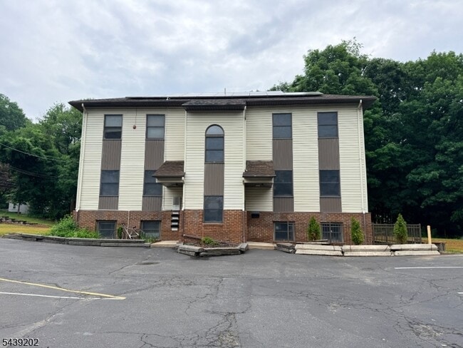 Building Photo - 48 Ringwood Ave Unit B