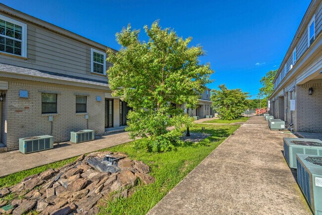 Photo - 805 Bishop Warren Dr Unit SI ID1296535P