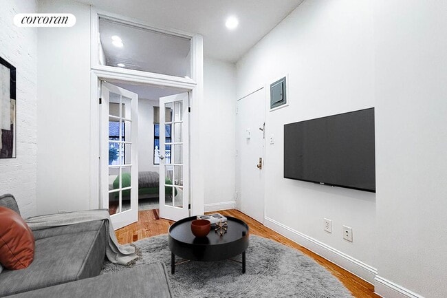 Photo - 421 E 81st St