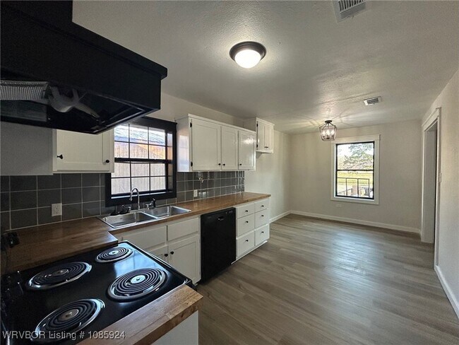 Photo - 117 S Main St