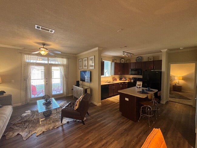 Building Photo - 1811 Medical Pkwy Unit a1