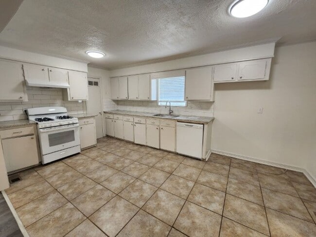 Photo - 3112 Potter St