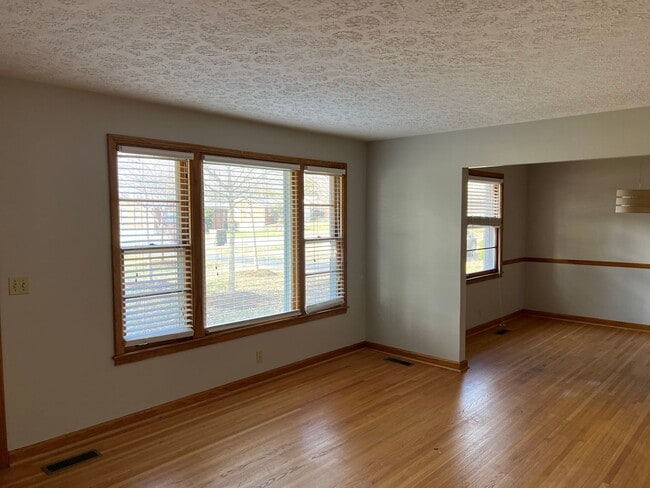 Photo - 2411 Chapman Dr