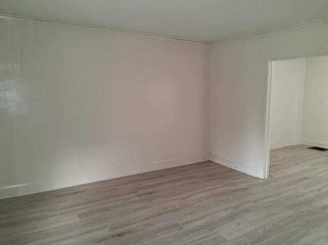Photo - 3137 E Derbyshire Rd