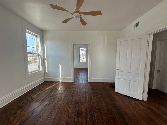 Photo - 2567 Bank St