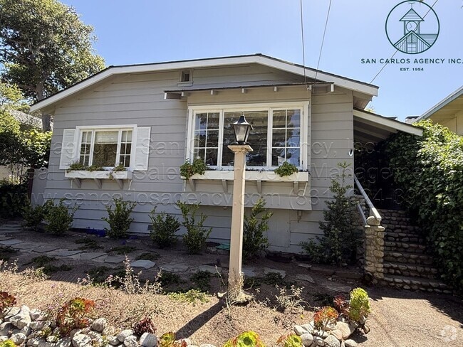Building Photo - Adorable Three Bedroom Downtown Carmel-by-... Rental