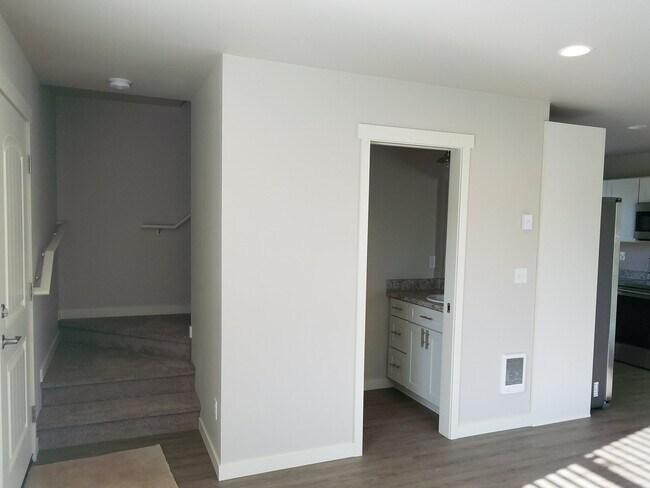 Photo - 104 N Anacortes St