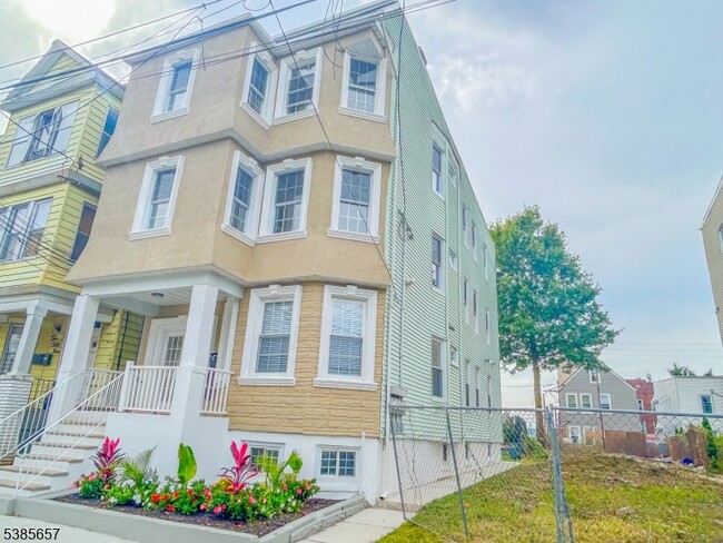 Photo - 261 22nd St Unit 2