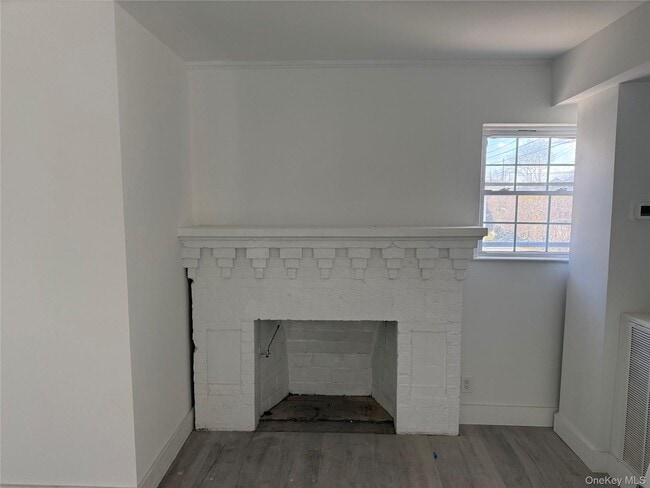 Photo - 862 Station Pl