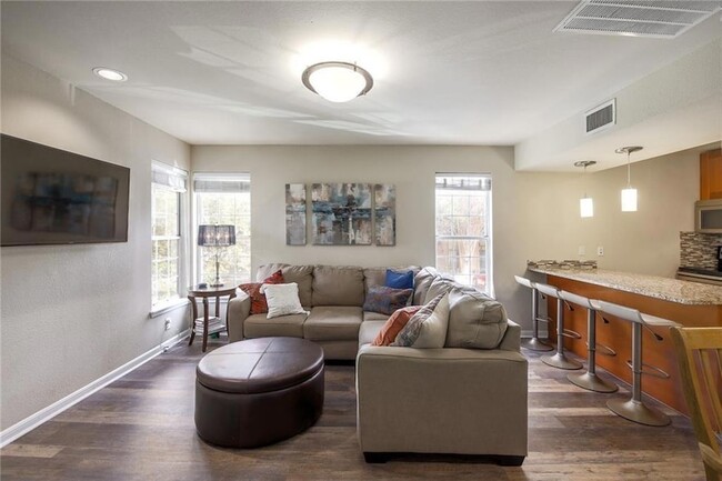 Photo - 7685 Northcross Dr Unit 125
