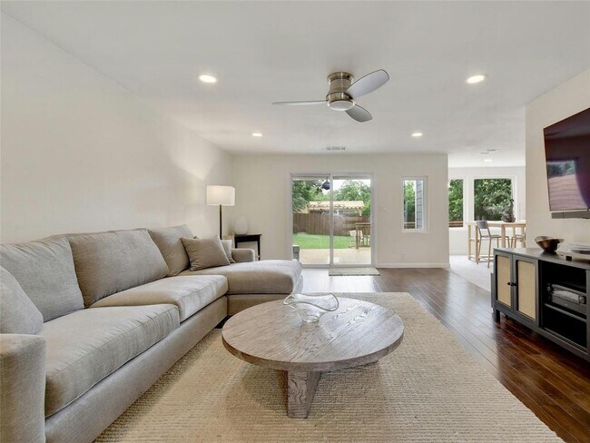 Photo - 3013 Rogge Ln