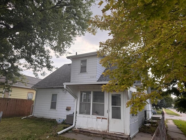 Building Photo - 2325 6th Ave Rental