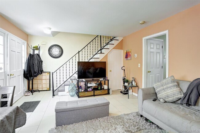 Photo - 36 Suffern Ln