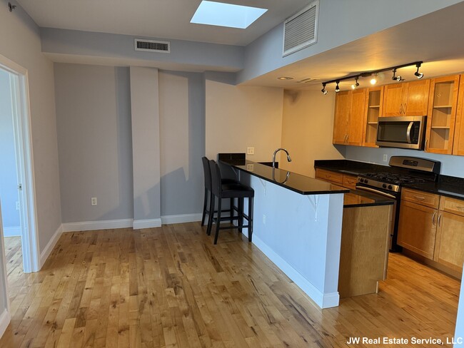 Building Photo - 110 Cypress St Rental