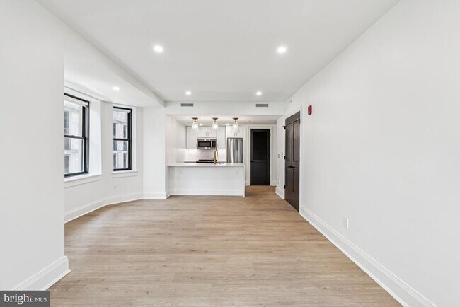 Photo - 135 S 19th St Unidad 309