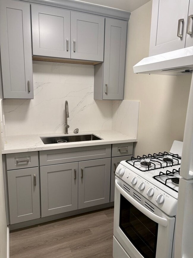 Building Photo - 1001 Madera Ave Unit 1001 Madera Avenue 3 Menlo Park CA 94025