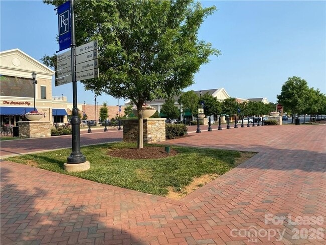 Photo - 6434 Raffia Rd