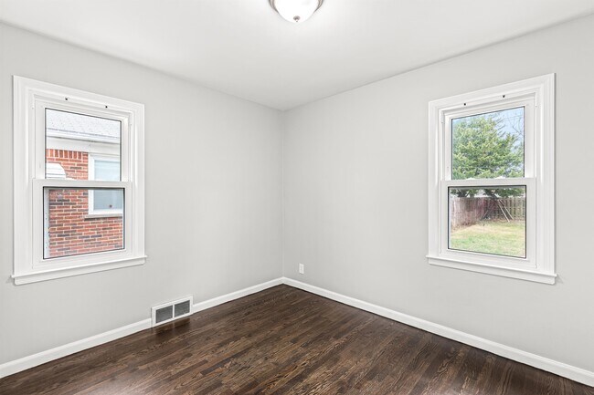 Photo - 6938 Fenton St