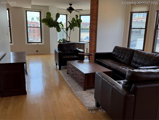 Photo - 4120 Cass Ave Unidad 3