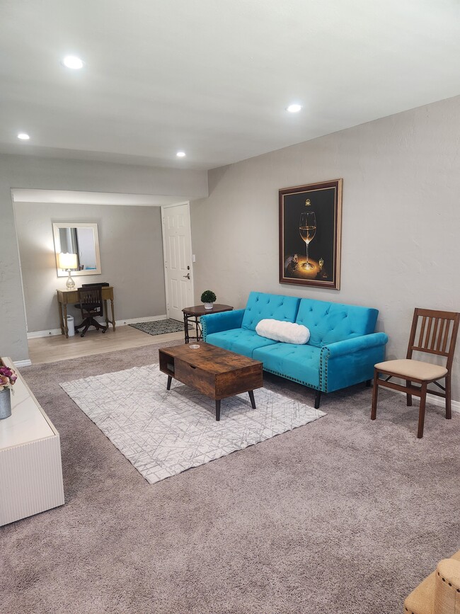 Building Photo - 1440 W Lambert Rd Unit Creekside Village