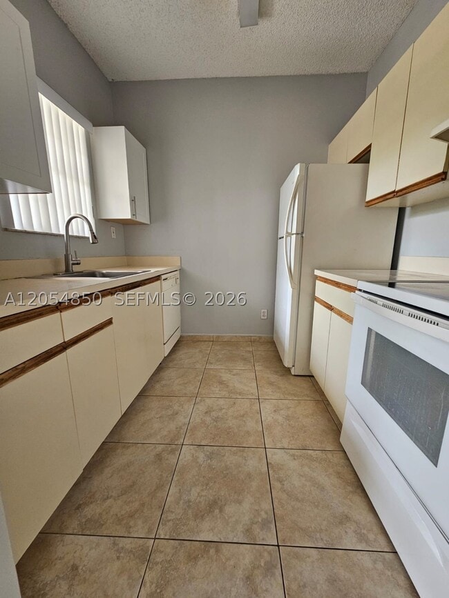 Building Photo - 820 Cypress Park Way Unit H2